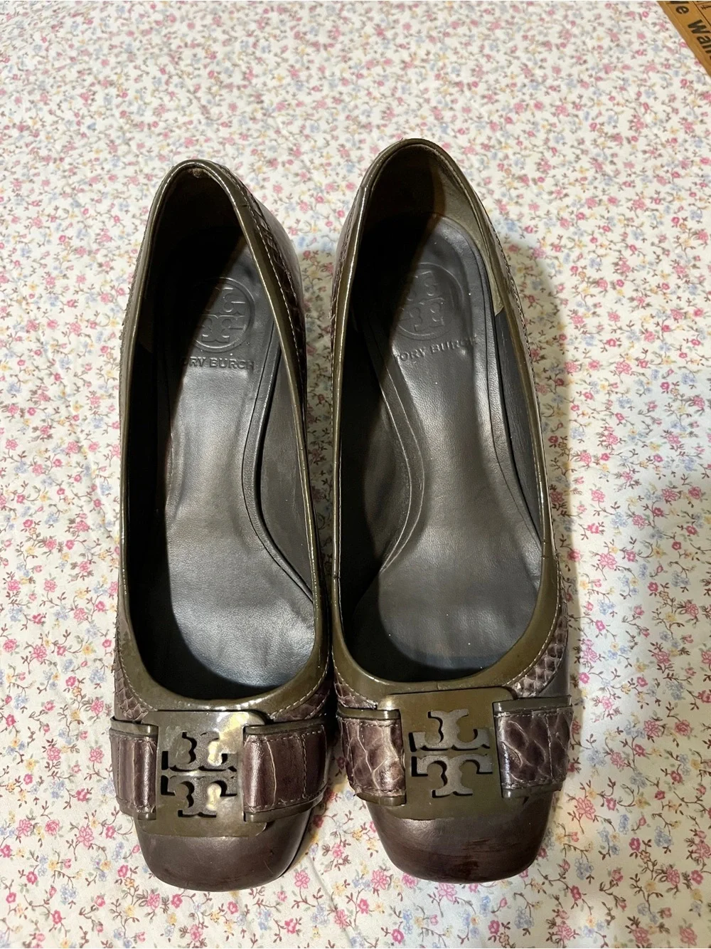Tory Burch Odessa Olive and Brown Logo Square-Toe Heels. Size 7